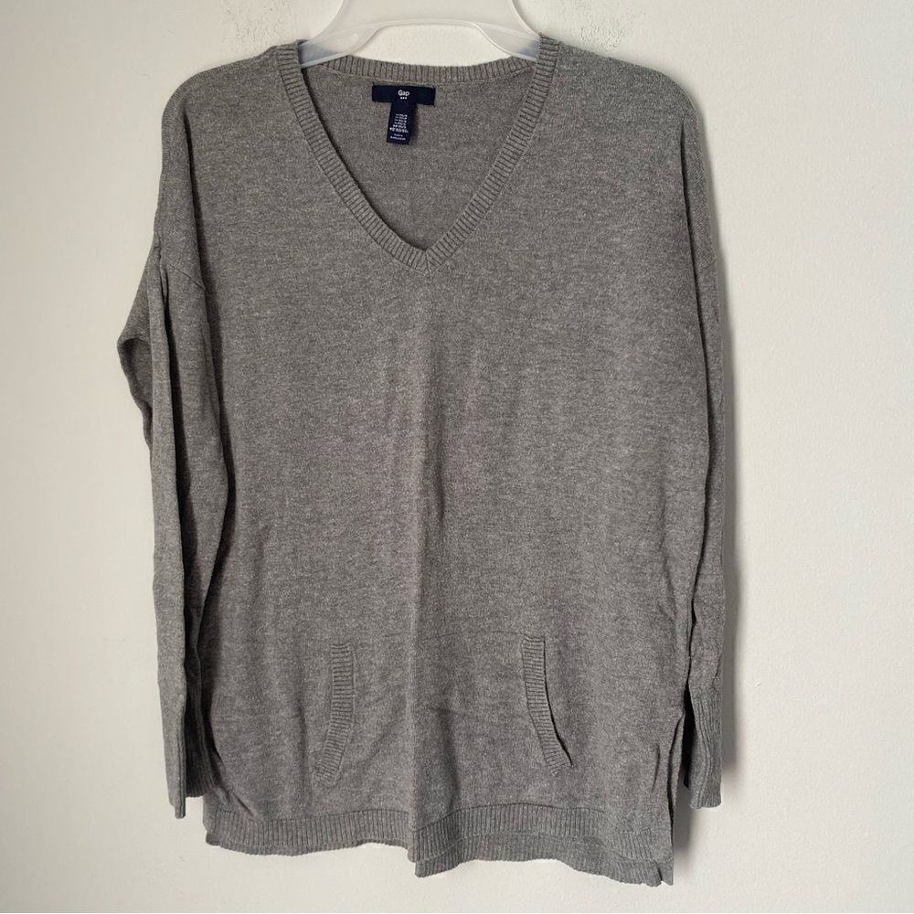 GAP Women’s V Neck Gray Sweater